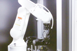 夹持时抑制被测物姿态偏差